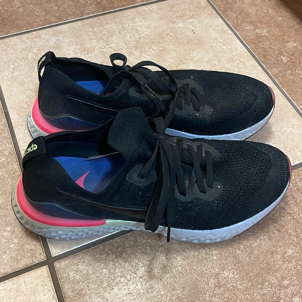 Nike react women’s shoe